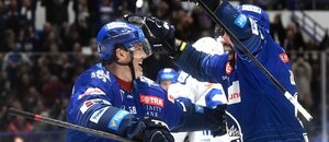 Hokej, extraliga - Rytíři Kladno - Jaromír Jágr a Richard Jarůšek oslavují gól v utkání proti Kometě Brno