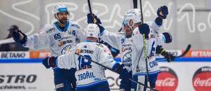 Hráči klubu HC Kometa Brno se radují z gólu, play off ELH 2024