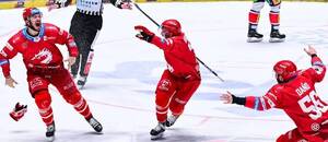 Hráči týmu HC Oceláři Třinec se radují z vítězného gólu v 7. zápase play off Tipsport ELH