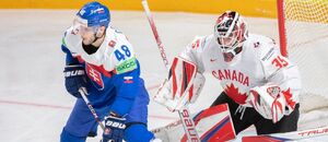 Viliam Čacho a Samuel Montembeault v loňském utkání Slovensko vs. Kanada, na MS v hokeji 2024 se oba celky střetnou ve čtvrtfinále