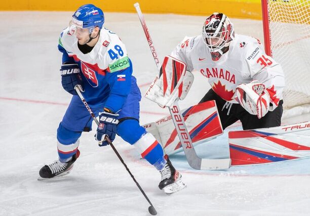 Viliam Čacho a Samuel Montembeault v loňském utkání Slovensko vs. Kanada, na MS v hokeji 2024 se oba celky střetnou ve čtvrtfinále