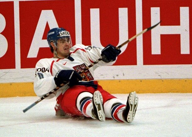 Jaroslav Špaček a jeho nezapomenutelná kajakářská oslava po vítězném nájezdu proti Kanadě v semifinále MS 1999 v Lillehammeru.