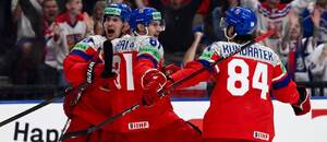 Martin Nečas, Dominik Kubalík a Tomáš Kundrátek se na MS v hokeji 2024 radují z prvního gólu v semifinále