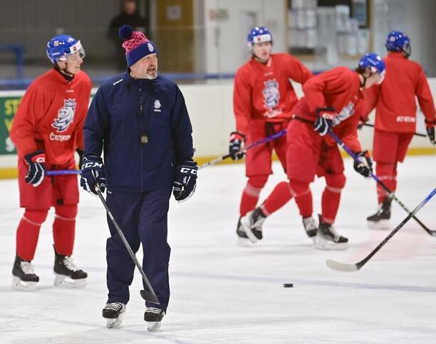 Hlavní trenér českého týmu U20 Patrik Augusta na tréninku