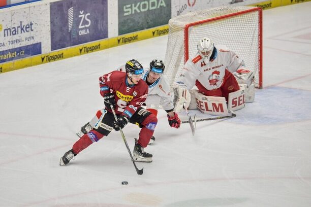 V závěrečném utkání 7. kola hokejové extraligy uvidíme souboj Olomouc vs. Sparta Praha. Sledujte ho živě na TV Tipsport.