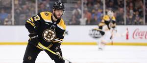 Obránce Jakub Zbořil v dresu Bostonu Bruins, který jej draftoval do NHL.