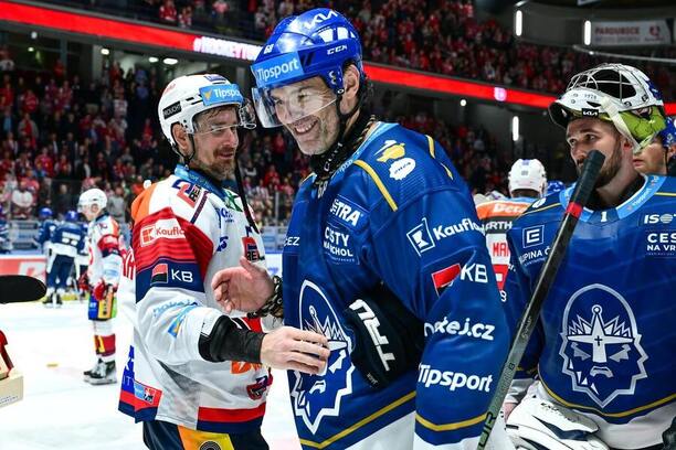 Zápas ELH, Kladno vs. Pardubice, na snímku dvě legendy Českého hokeje Jaromír Jágr a Roman Červenka