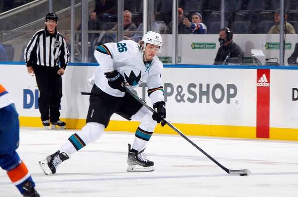 Nová posila Pardubic Jasper Weatherby v dresu San Jose Sharks