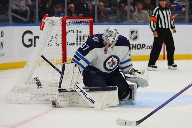 Brankář Winnipegu Jets Connor Hellebuyck je naší 1. hvězdou týdne v NHL.