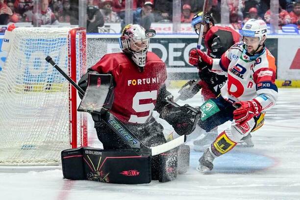 Hokej, extraliga 2024/25: Josef Kořenář a Patrik Poulíček v zápase 6. kola, Sparta a Pardubice hrají i dnes