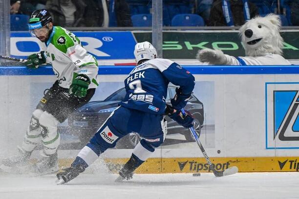 Hokej Tipsport extraliga, zápas Mladá Boleslav vs. Kometa Brno, na kotouči Jakub Flek z Komety