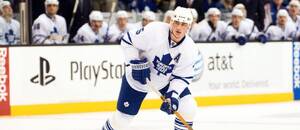 Český obránce Tomáš Kaberle v NHL za Toronto Maple Leafs.