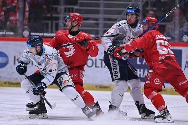 Utkání mezi Třincem a Vítkovicemi v rámci 30. kola hokejové extraligy