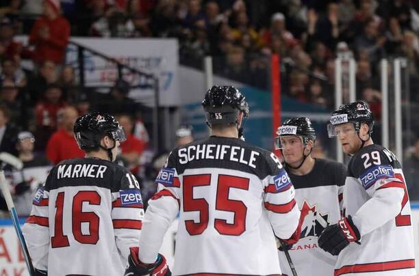 Mitch Marner, Mark Scheifele, Tyson Barrie a Nate MacKinnon na MS v hokeji 2017. Kromě Barrieho budou všichni reprezentovat Kanadu i na 4 Nations Face-Off 2025