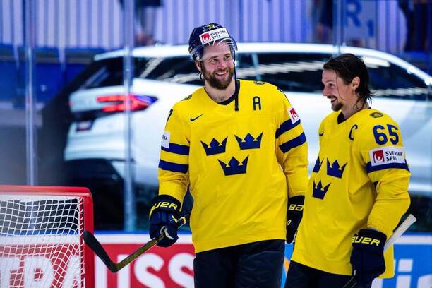 Obránci Victor Hedman a Erik Karlsson v reprezentaci Švédska na MS v hokeji, oba byli nominováni do švédského týmu pro Turnaj 4 zemí 2025