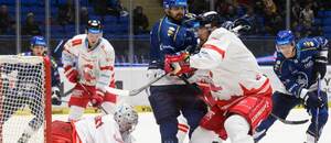 Hokej extraliga, Olomouc vs. Kladno, závar před olomouckým brankářem Matějem Machovským