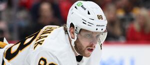 Útočník Bostonu David Pastrňák v duelu proti Washingtonu Útočník Bostonu David Pastrňák v duelu proti Washingtonu